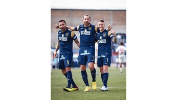 Pablo Lavandeira celebrando el gol