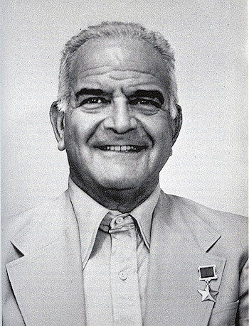 Ramón Mercader, con la Estrella