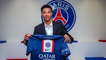 Hugo Ekitiké tiene 20 años