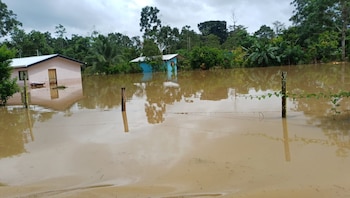 La Comisión Nacional de Emergencias monitorea el nivel de los ríos Puerto Viejo, Sucio y San Juan, que continúan muy crecidos. Crédito: CNE