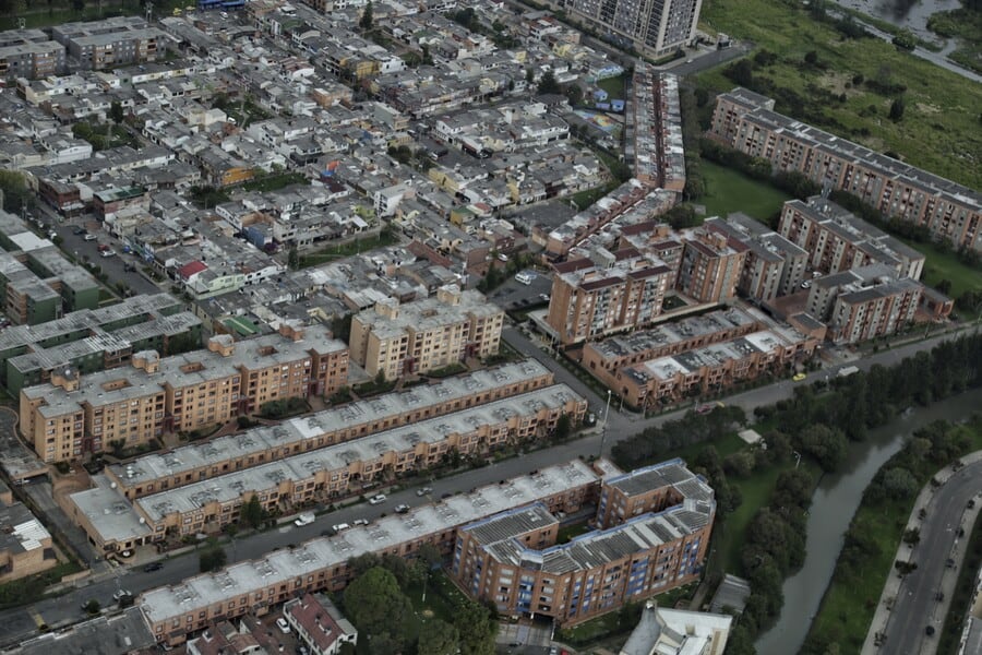 El cálculo utilizado en el estudio es teórico y supone que una persona destina el 100% de sus ingresos brutos al ahorro para la cuota inicial - crédito Álvaro Tavera/Colprensa