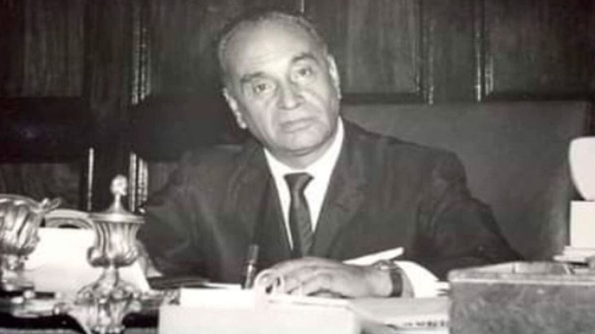 Dirigente aprista y presidente del Senado, Ramiro Prialé nació en Huancayo en 1904 y enfrentó persecuciones por sus convicciones políticas. (BNP)