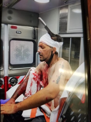 Pérez dentro de la ambulancia