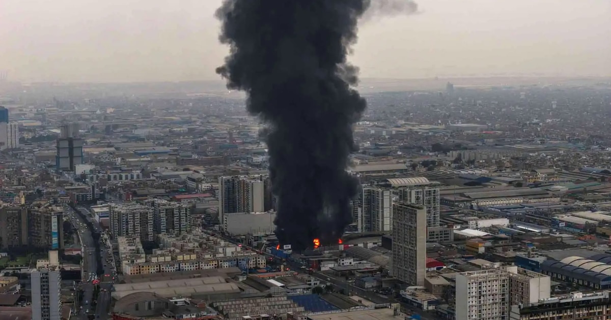 Large-scale fire in the Cercado de Lima: firefighters control sinister in a warehouse on Colonial Avenue