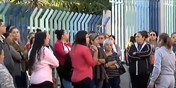 Padres de familia protestan en