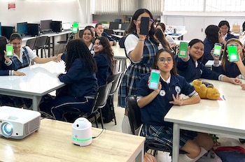 La herramienta puede utilizarse sin que cada estudiante cuente con un dispositivo electrónico, una característica pensada para centros con limitaciones de infraestructura tecnológica. (Cortesía)