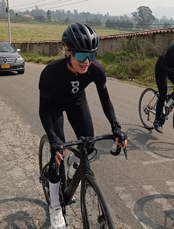 La conductora contó que inicialmente consideró menor el golpe que sufrió mientras montaba bicicleta - crédito @marymendez55/ Instagram