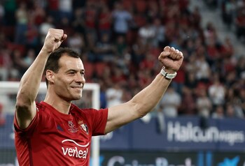 César Cruchaga, durante el homenaje organizado por Osasuna.
