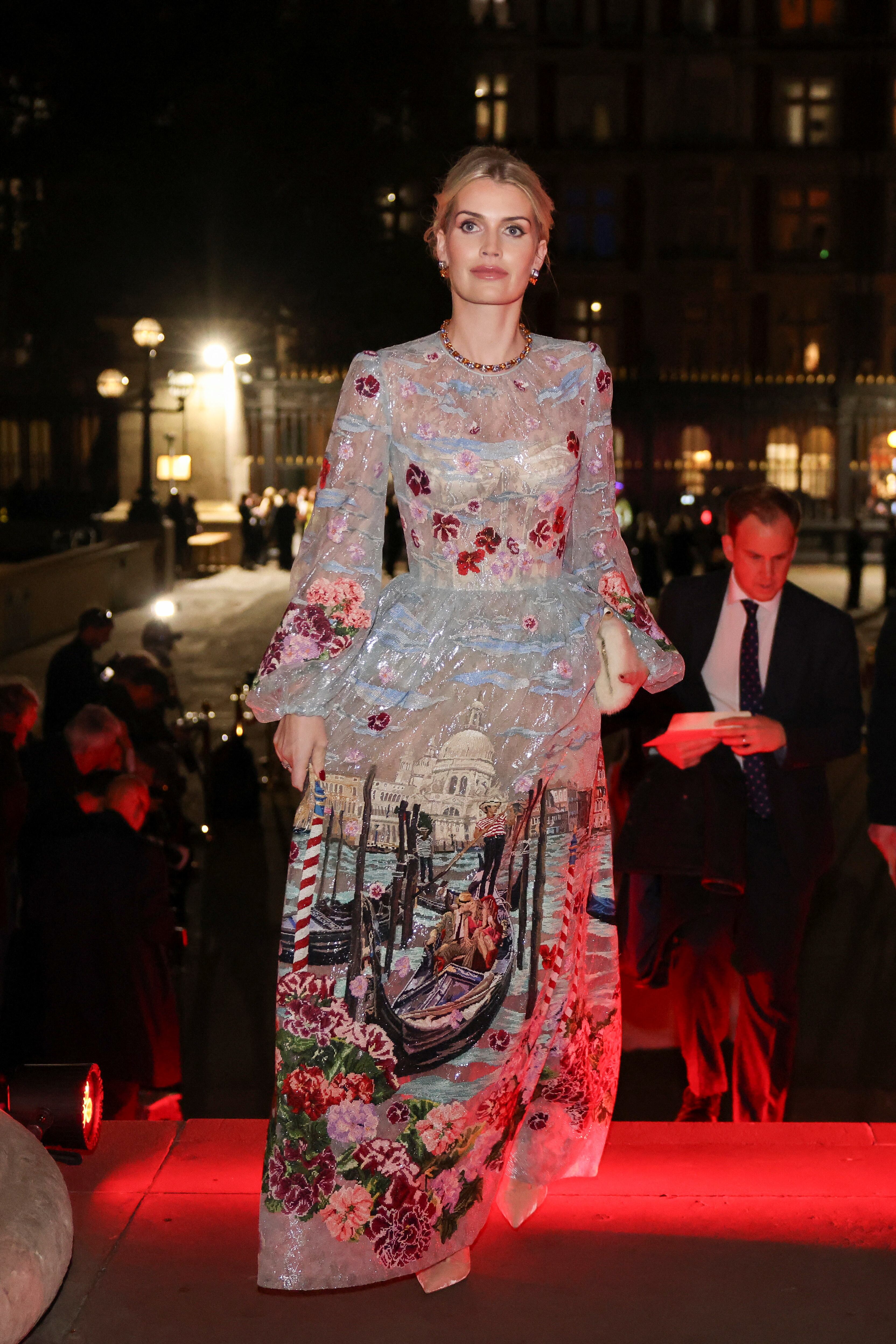 Lady Kitty Spencer elije cortes simples para sus vestidos y polleras (REUTERS/Hollie Adams/Pool)