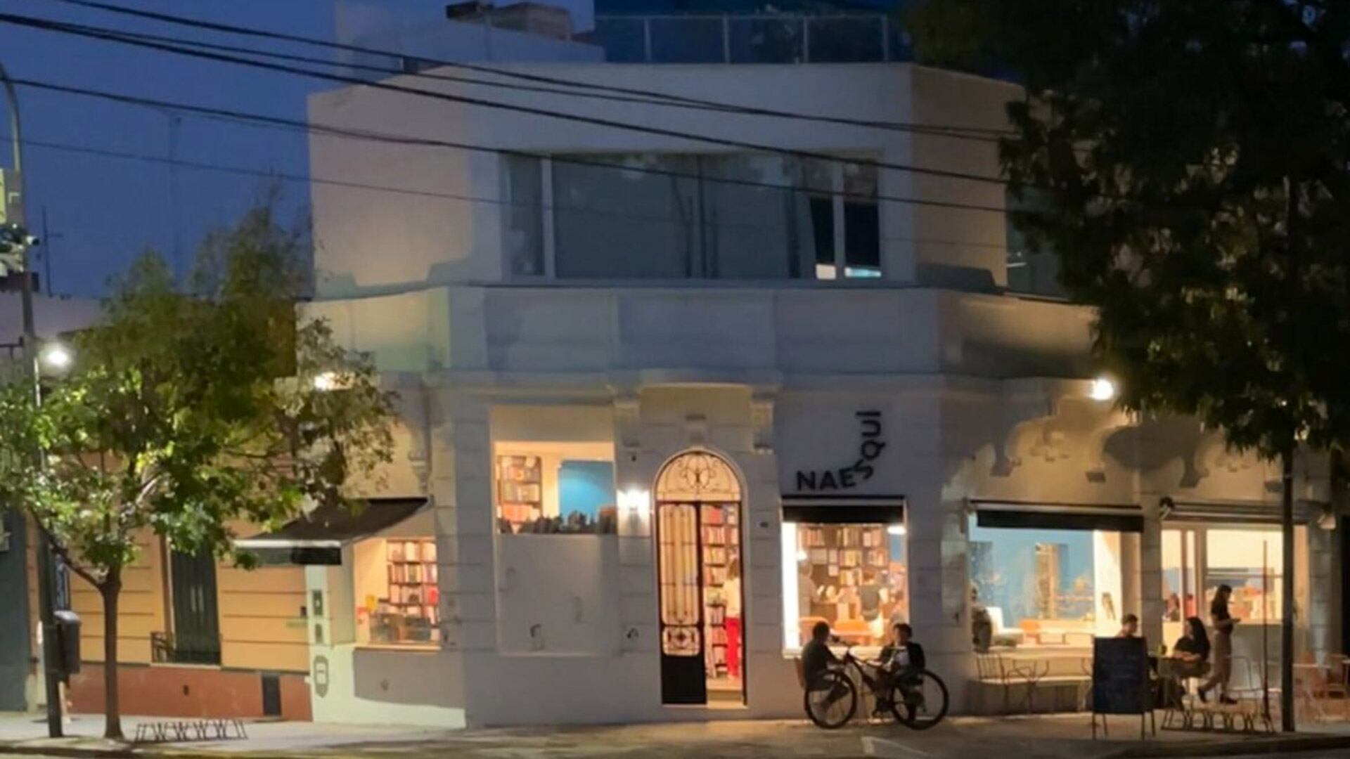 Librería y café Naesqui, el lugar de la cita futbolera