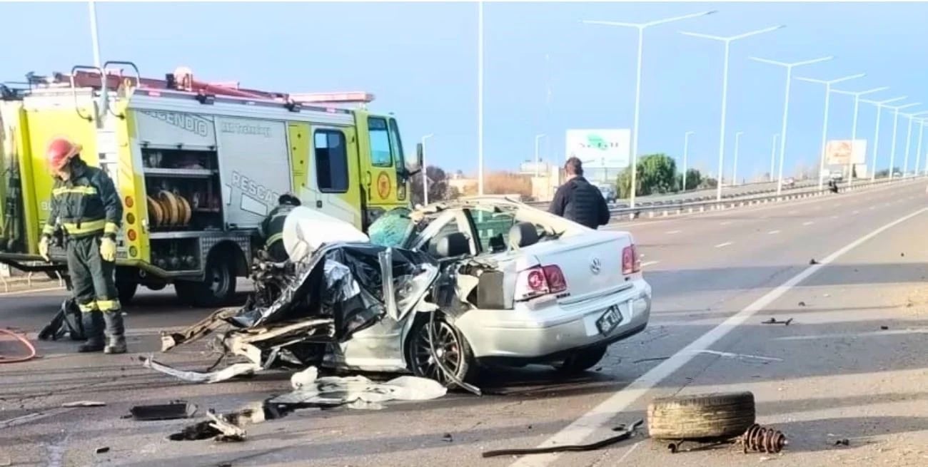 El conductor del Volkswagen Bora falleció en el lugar a raíz de las lesiones sufridas en la colisión (X)