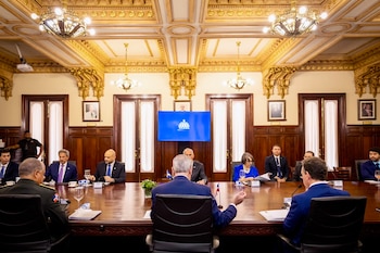 Nasry Asfura destacó que la infraestructura de República Dominicana y la capacidad de producción de Indom pueden ofrecer ventajas logísticas y mejores condiciones de precio en la región. (Foto cortesía Presidencia de la República Dominicana)