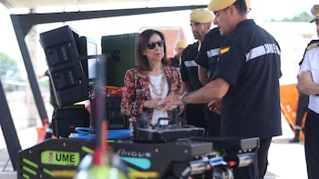 Robles ofrece más efectivos de la UME para buscar desaparecidos por los terremotos "si fuera necesario"