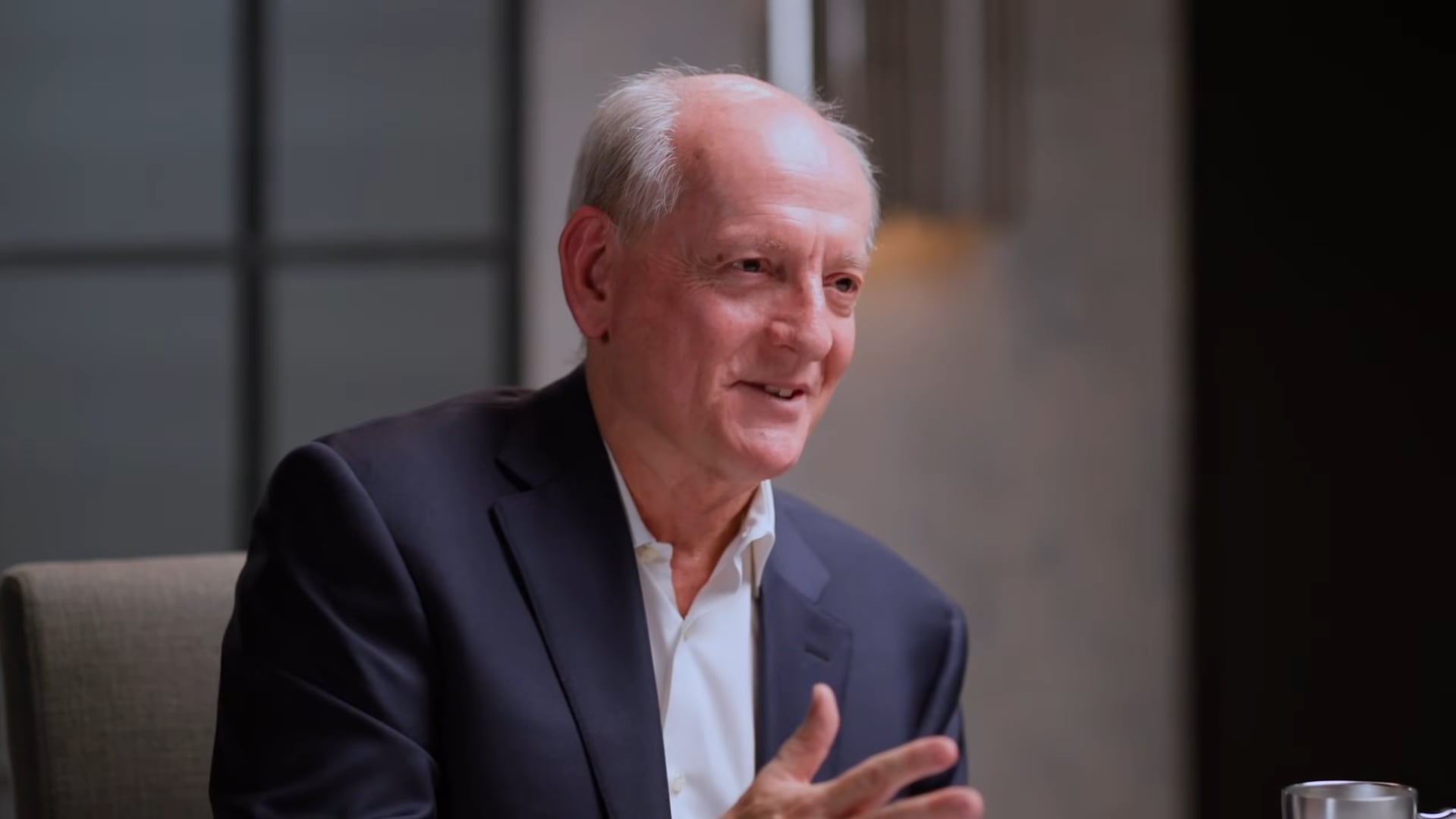 “Estamos jugando a la ruleta rusa”: Stuart Russell y su dura afirmación sobre la superinteligencia artificial