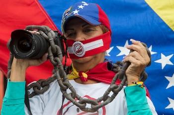 A pesar de que Delcy Rodríguez habla de un "nuevo momento político", se mantienen las restricciones en el espacio digital venezolano. EFE/Miguel Gutiérrez/Archivo