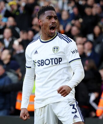 Actualmente Junior Firpo juega en