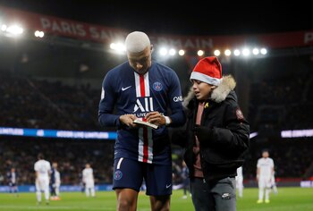 Kylian Mbappé le firmó un