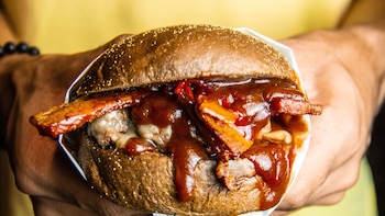 Receta de salsa Emmy, el acompañamiento perfecto para tus hamburguesas