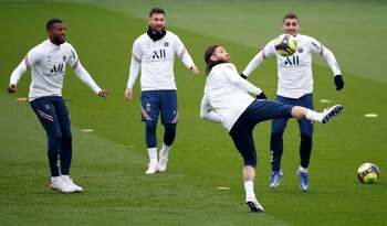 Wijnaldum llegó en el último