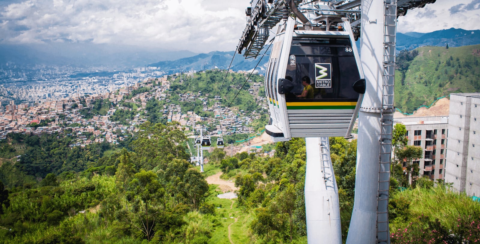El ministro Romeo Rodríguez confirma el avance del teleférico metropolitano en San Salvador, con participación de empresas de Francia, España y El Salvador. (Cortesía: IDOM)