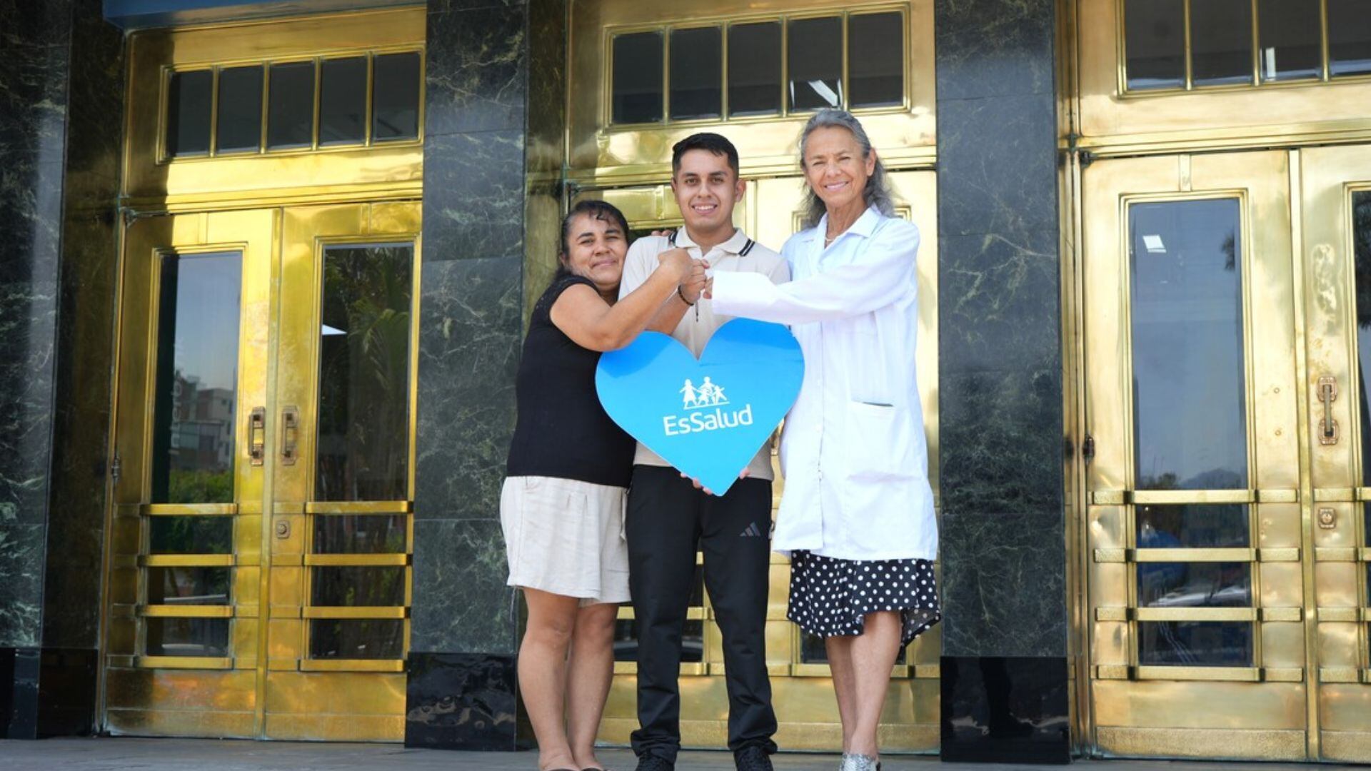 La experiencia acumulada por el equipo del Hospital Almenara permite abordar casos complejos de microtia, ofreciendo esperanza y mejor calidad de vida a quienes nacen con esta condición - Créditos: Essalud.