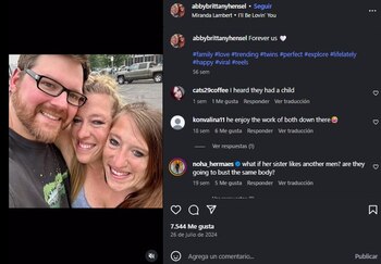 Abby y Brittany Hensel comparten