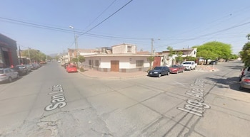 El hecho investigado habría ocurrido en un gimnasio ubicado en la intersección de las calles San Luis y Cornejo, en la ciudad de Salta (Google Maps)