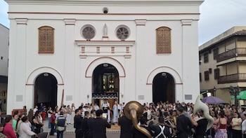 Por poner un andamio, destruyeron valiosas baldosas de más de un siglo en emblemática iglesia de Antioquia