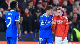 El gesto de Prestianni con sus compañeros del Benfica tras el escándalo por la denuncia de Vinícius