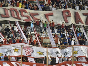 La barra brava de Huracán protagonizó un tiroteo antes del partido frente a Riestra en otro capítulo de la feroz interna