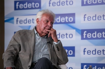 El expresidente del Gobierno, Felipe González, durante un encuentro institucional y político con el presidente de Castilla-La Mancha, Emiliano García-Page (Juanma Jiménez / Europa Press)