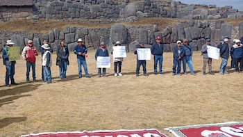 Trabajadores CAS protestan en Sacsayhuamán y advierten que podrían cerrar el acceso a Machu Picchu si se reducen sus beneficios laborales