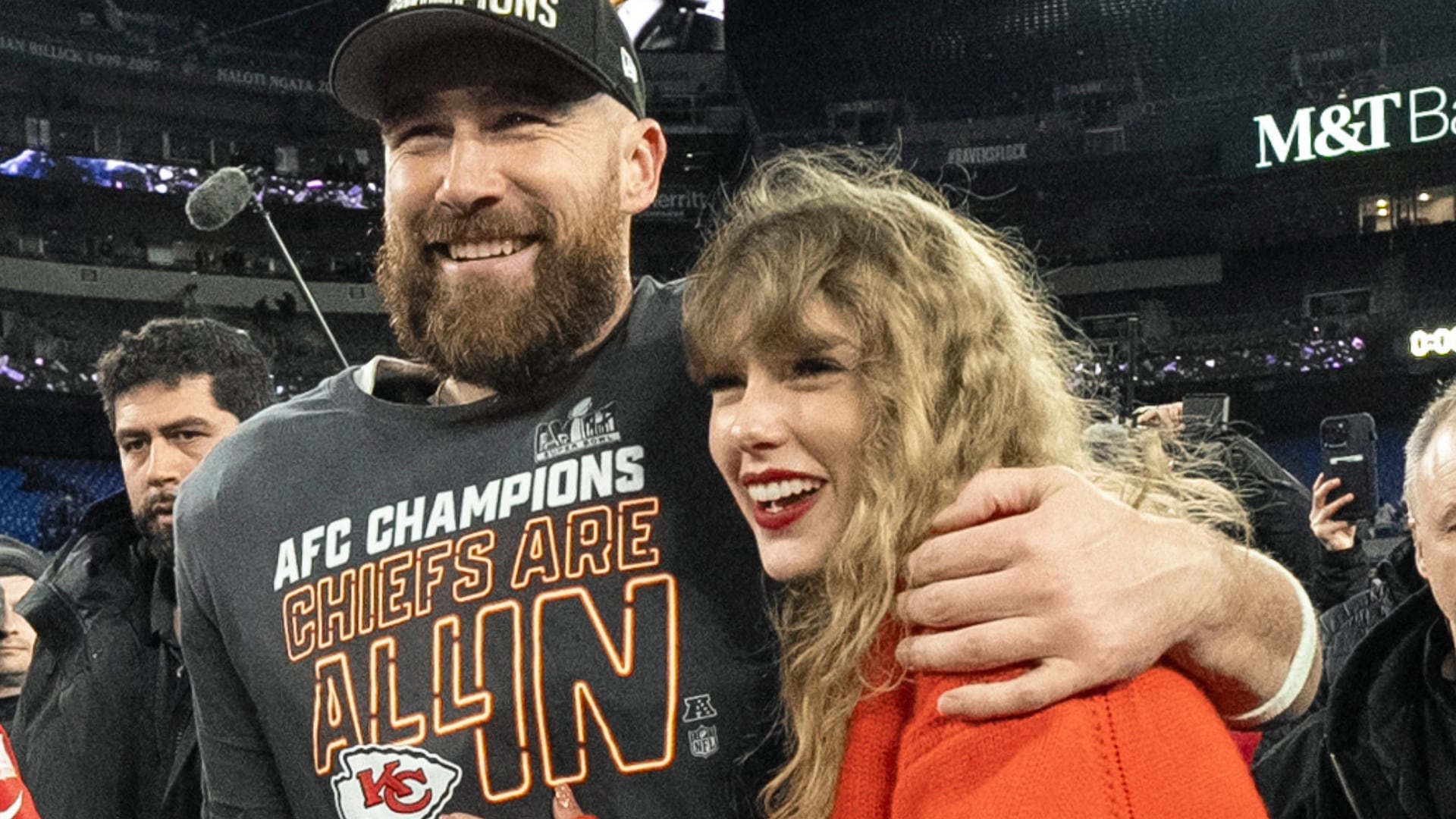 La boda de Taylor Swift y Travis Kelce incluyó el sorteo de artículos de lujo. (AP)