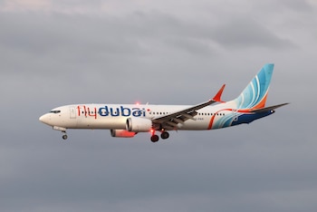 FOTO ARCHIVO. Un vuelo de Flydubai con pasajeros procedentes de Tabuk (Arabia Saudí) aterriza en el Aeropuerto Internacional Ben Gurión, cerca de Tel Aviv (Israel), el 30 de septiembre de 2026. EFE/EPA/ABIR SULTAN