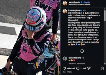Captura de pantalla de una publicación de Instagram con un piloto en traje de carreras y un texto en español