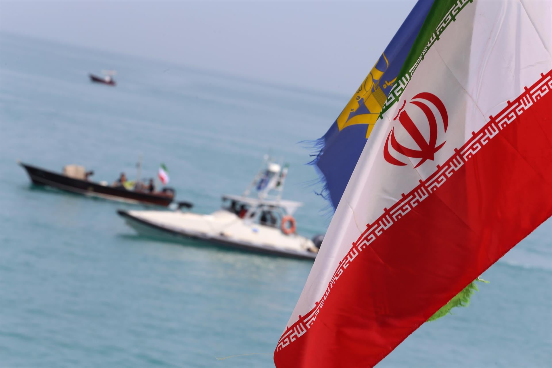 Irán eleva la tensión en Ormuz tras señalar a petroleros emiratíes por “infracciones”
