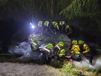 Los bomberos mexicanos arribaron a Texas para apoyar con labores de rescate de más de cientos de personas. (Dirección de Protección Civil y Bomberos de Acuña, Coahuila)