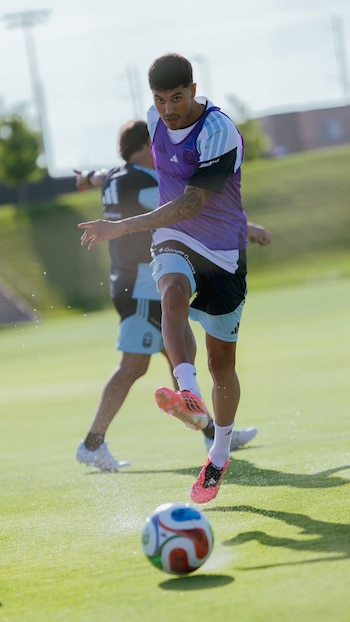 Exequiel Palacios durante el entrenamiento de la selección argentina en Kansas, previo al Mundial 2026 (Instagram)