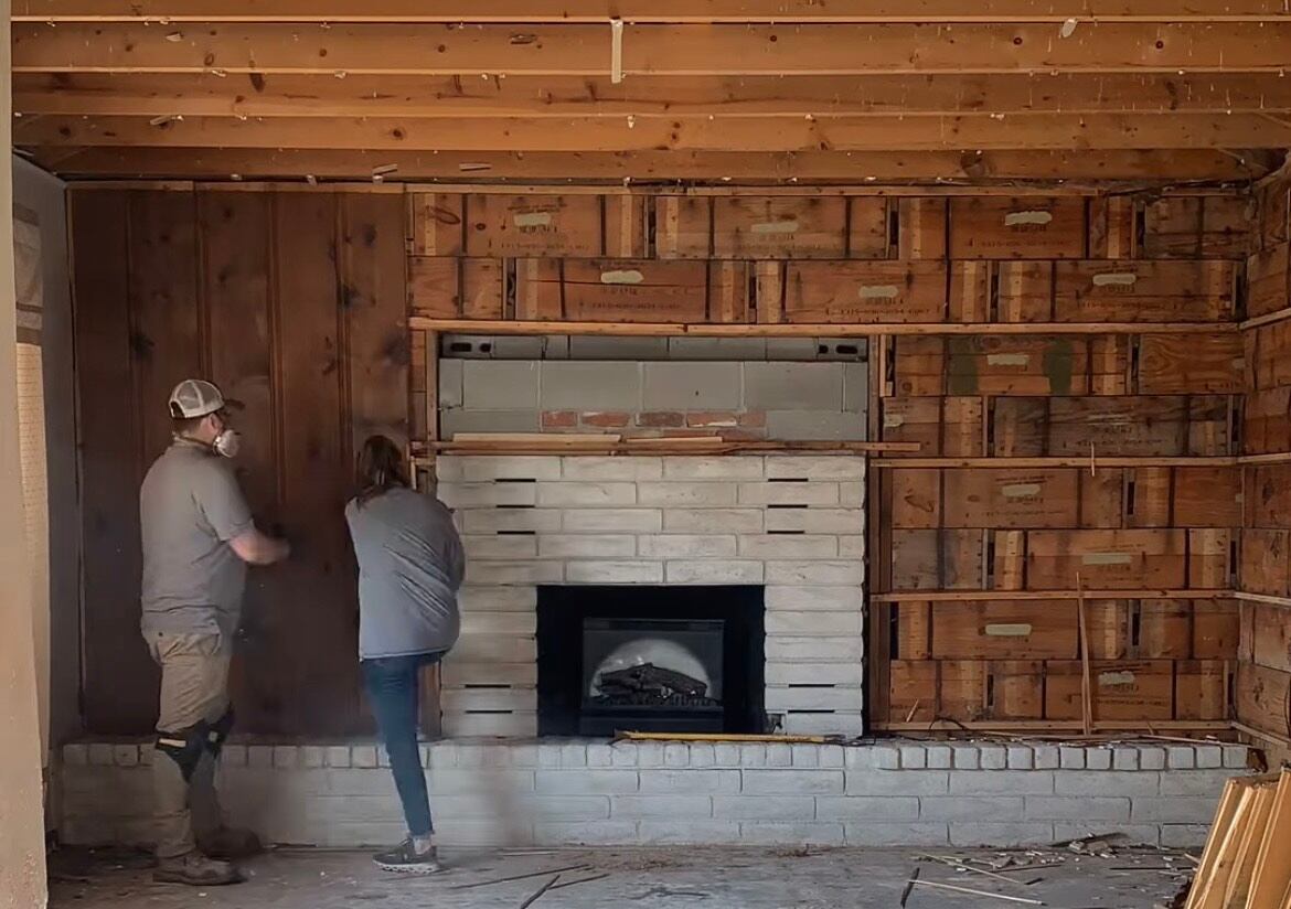 Cody y Kourtni Price en la reforma de la casa