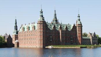 Un incendio lo devastó en 1859, pero logró guardar 500 años de historia danesa: así es el Palacio de Frederiksborg