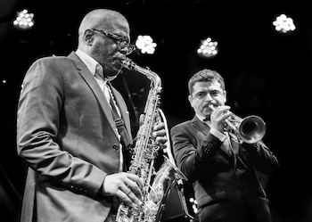 Antonio Hart se presenta junto