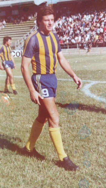 Trama con la camiseta número