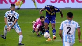 Villa saca el zurdazo que