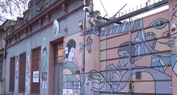 La puerta de un hogar de reclusión de menores en el que asesinaron a un joven en Uruguay (Captura Subrayado/Canal 10)