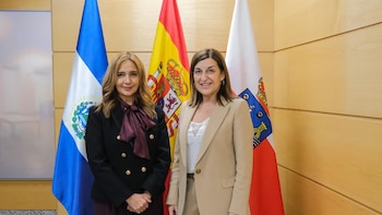 La presidenta de Cantabria recibe