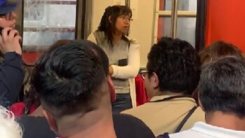 Una usuaria del metro retrasó
