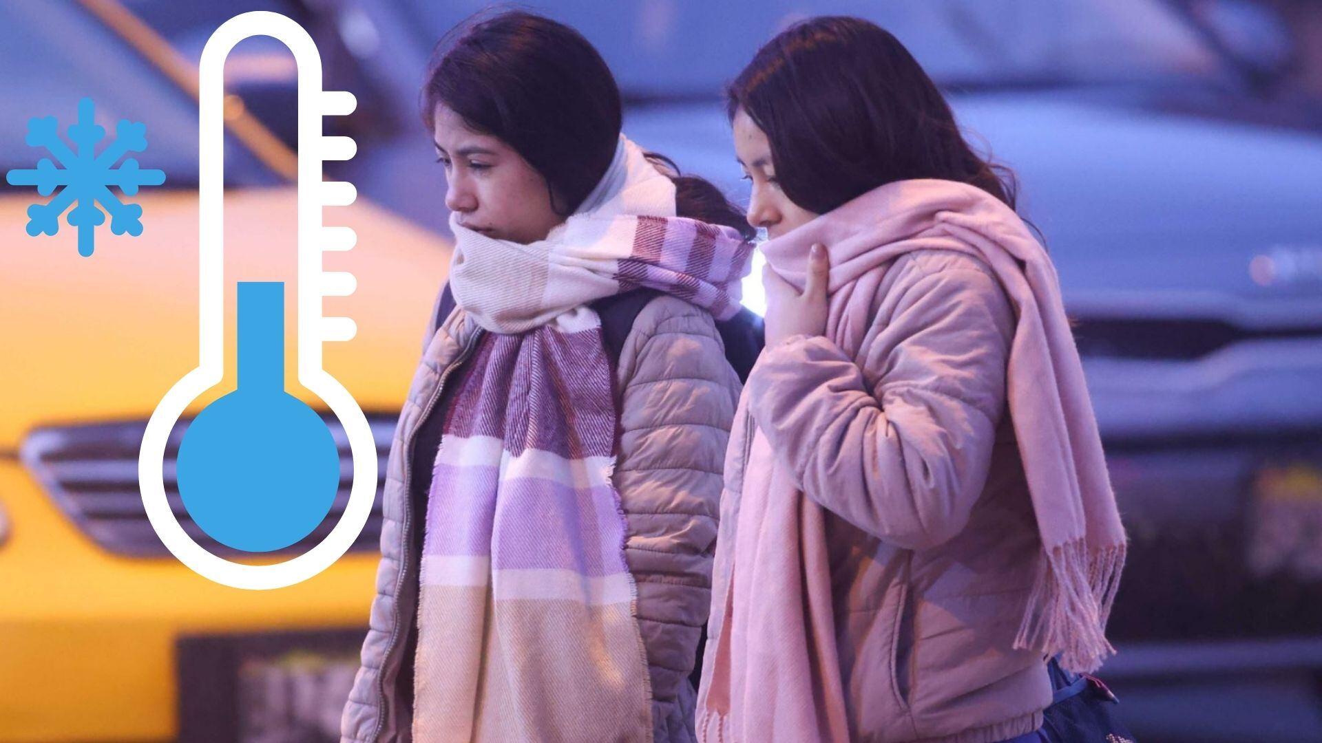 Dos ciudadanas peruanas caminan por una concurrida calle de Lima Metropolitana en un frío día de invierno. (Crédito: Andina)