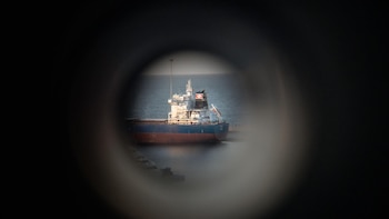 Interceptado en el estrecho de Ormuz un superpetrolero saudí tras un "incidente" con "fuerzas militares"