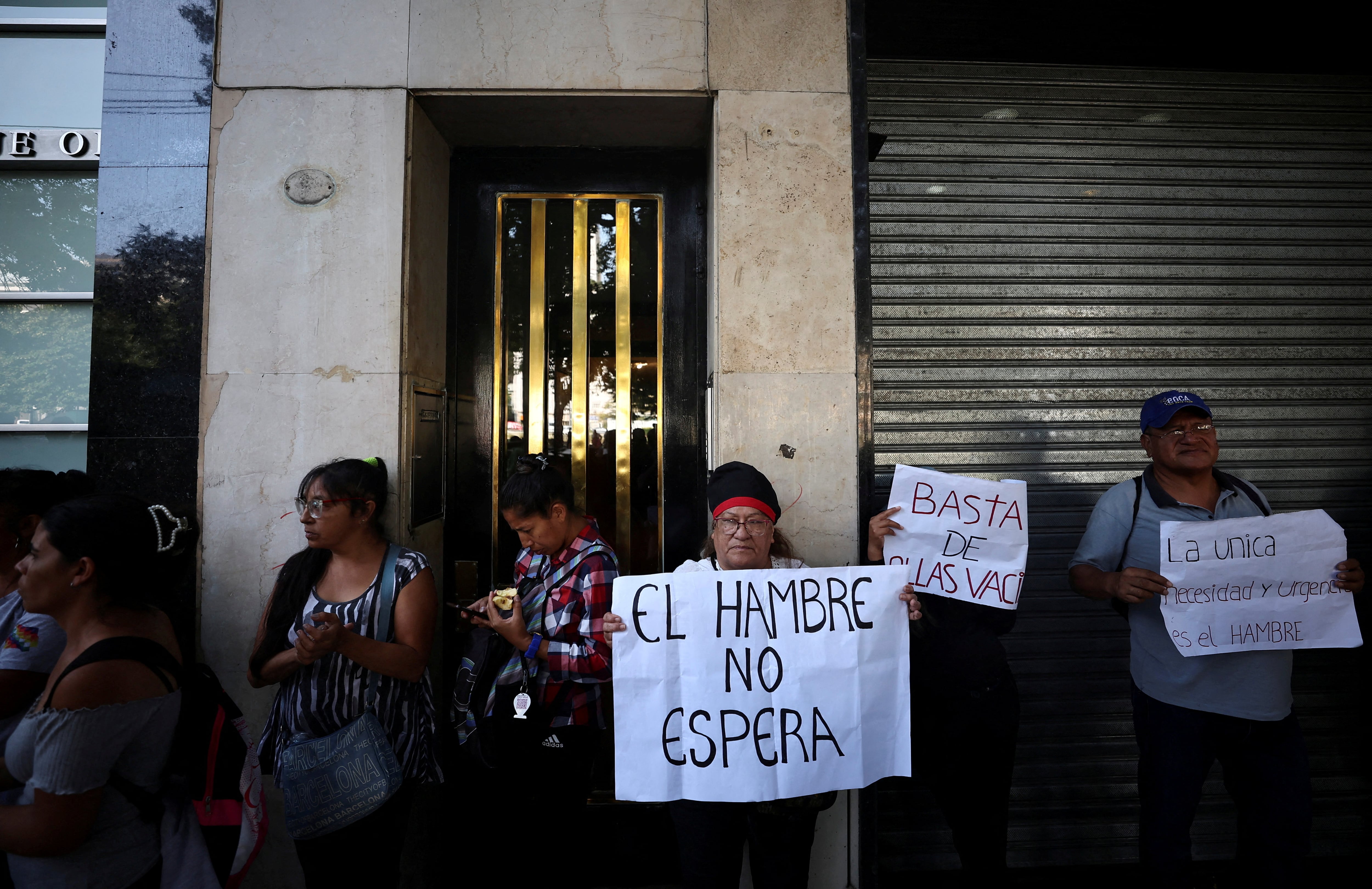 El ministerio de Capital Humano fue lugar de protesta en distintos momentos por el manejo de los planes sociales. REUTERS/Agustin Marcarian