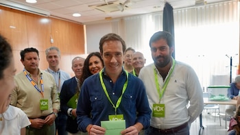 Vox condena una agresión a sus apoderados en La Oliva (Sevilla) y llama a una "ola de sentido común" en Andalucía
